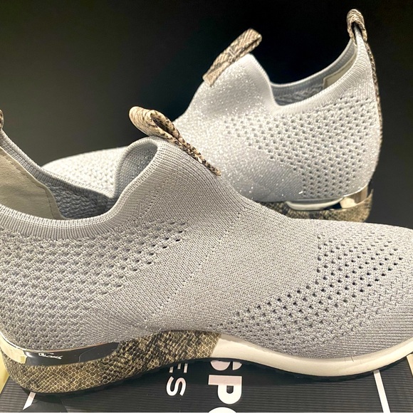 URBAN SPORTS by J/SLIDES Orion Metallic Silver Sock Sneakers NEW - Picture 2 of 4